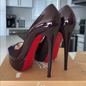 Christian Louboutin Lady Peep. Plum PatentCalf 150